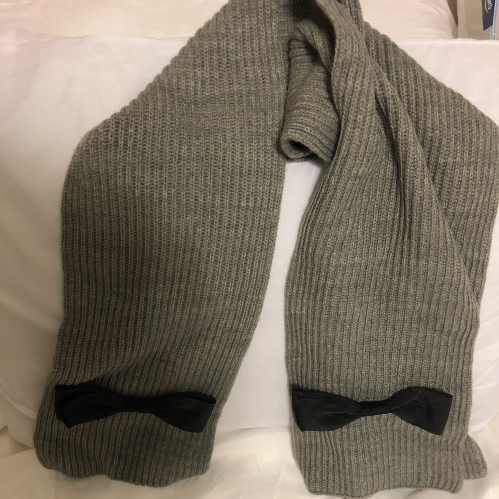 NWT Kate Spade Gray Ribbed Bow Scarf